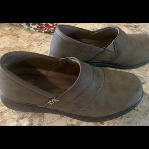 New Easy Street Maybell Comfort Slip-ons